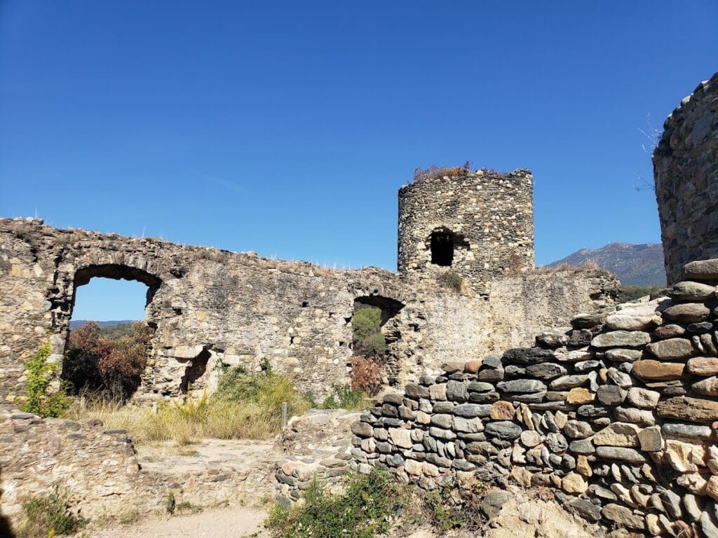 Montclús Castle: Frontier Fortress and Seat of the Barony of Montclús 1 Montclús Castle