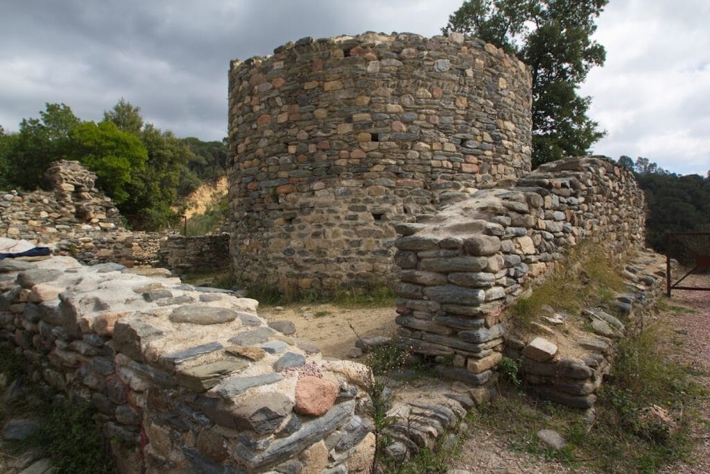 Montclús Castle: Frontier Fortress and Seat of the Barony of Montclús 3 Montclús Castle