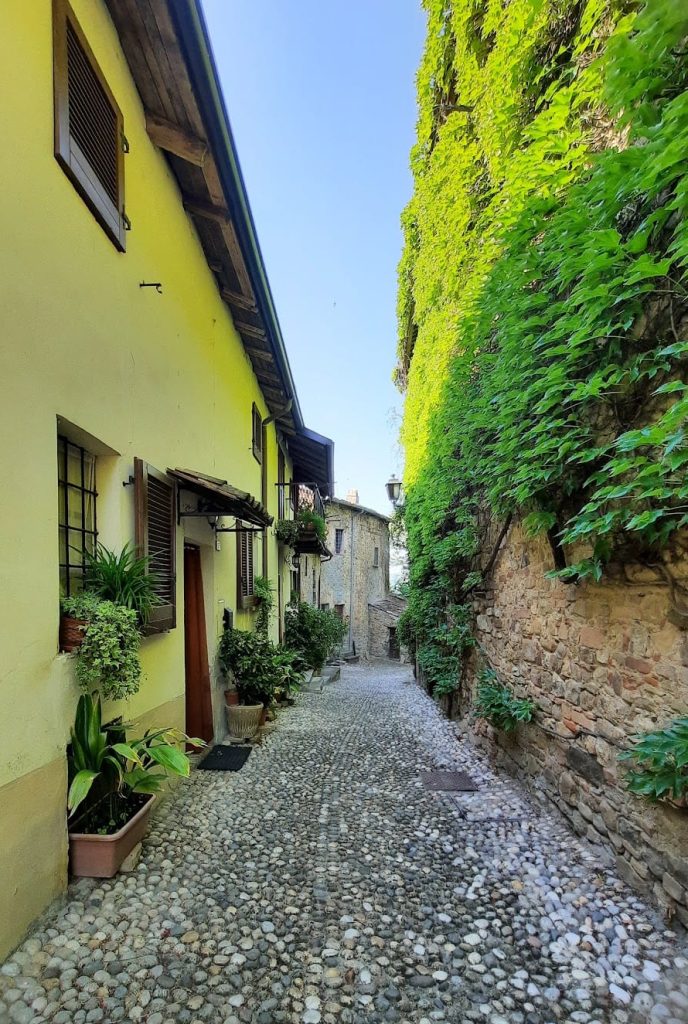 Nazzano Castle: A Medieval Fortification in Lombardy 4 Nazzano Castle