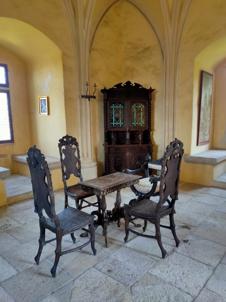 Tuchoraz Castle: A Medieval Fortress and Noble Residence in the Czech Republic 9 Tuchoraz castel
