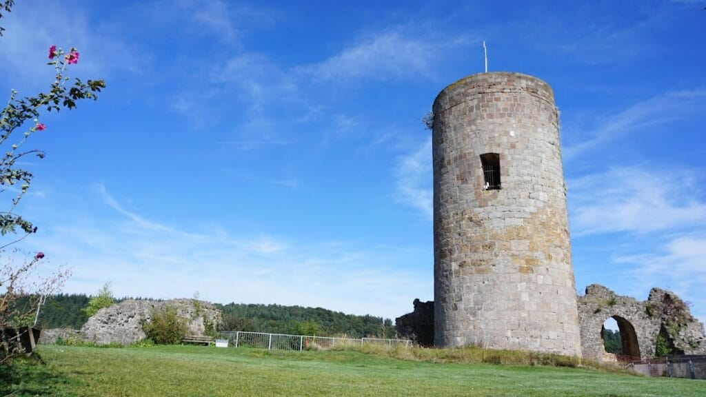 Burg Mellnau: A Medieval Hilltop Castle Ruin in Germany 4 Burg Mellnau