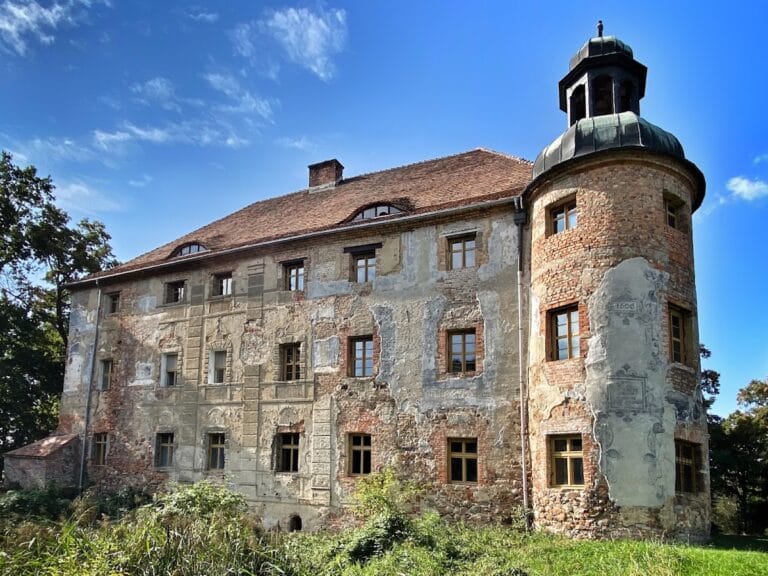 Broniszów Castle: A Medieval Castle and Renaissance Residence in Poland