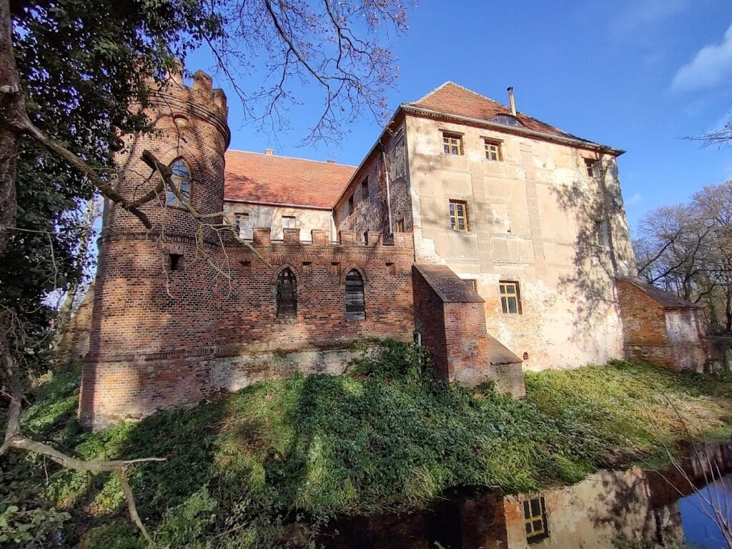 Broniszów Castle: A Medieval Castle and Renaissance Residence in Poland 2 Broniszów Castle