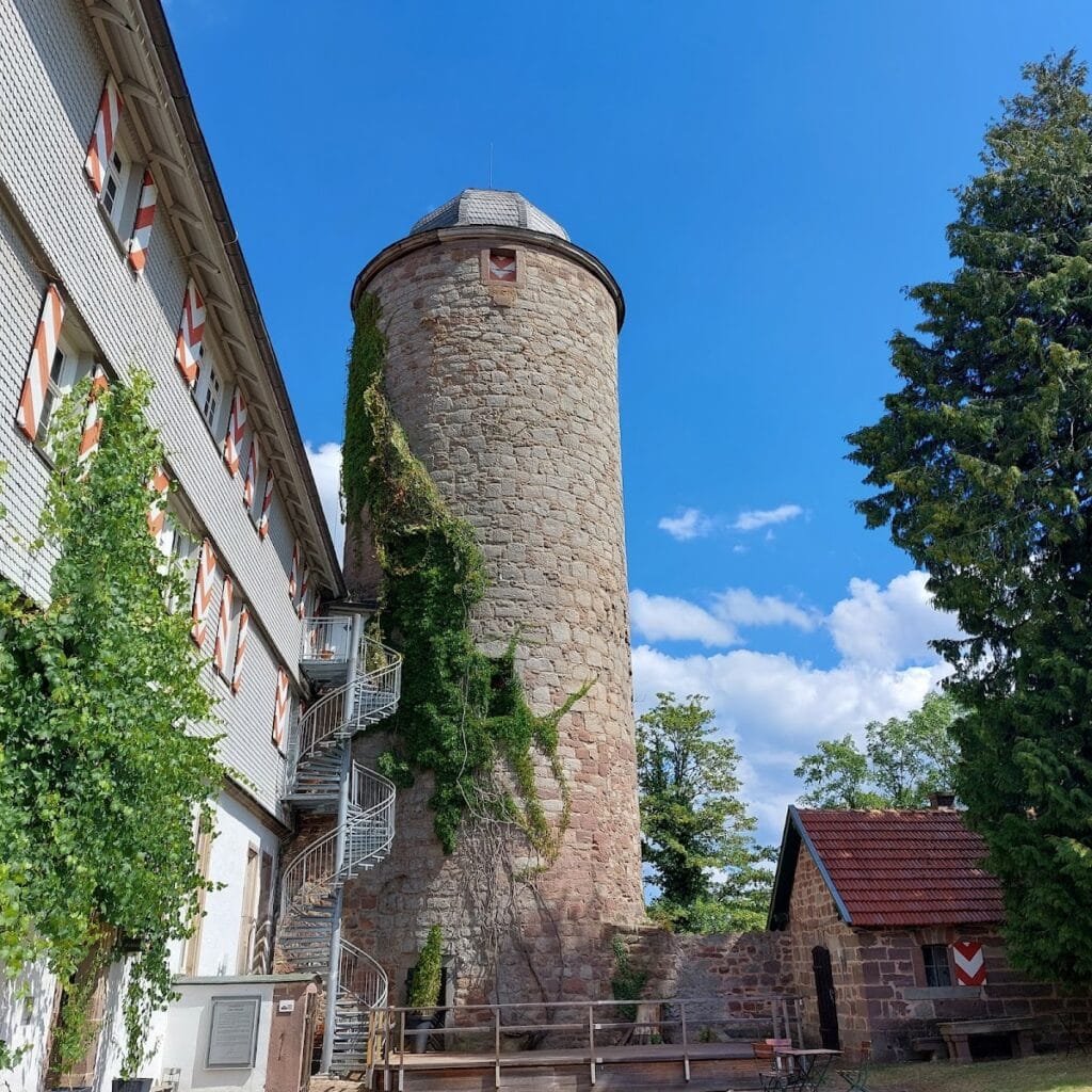 Neuenstein Castle (Saasen): A Medieval Hilltop Fortress and Hessian Palace 1 Burg Neuenstein (Saasen)