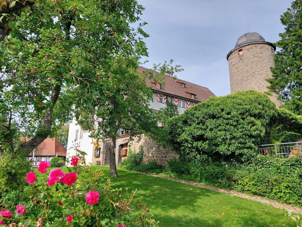 Neuenstein Castle (Saasen): A Medieval Hilltop Fortress and Hessian Palace 2 Burg Neuenstein (Saasen)
