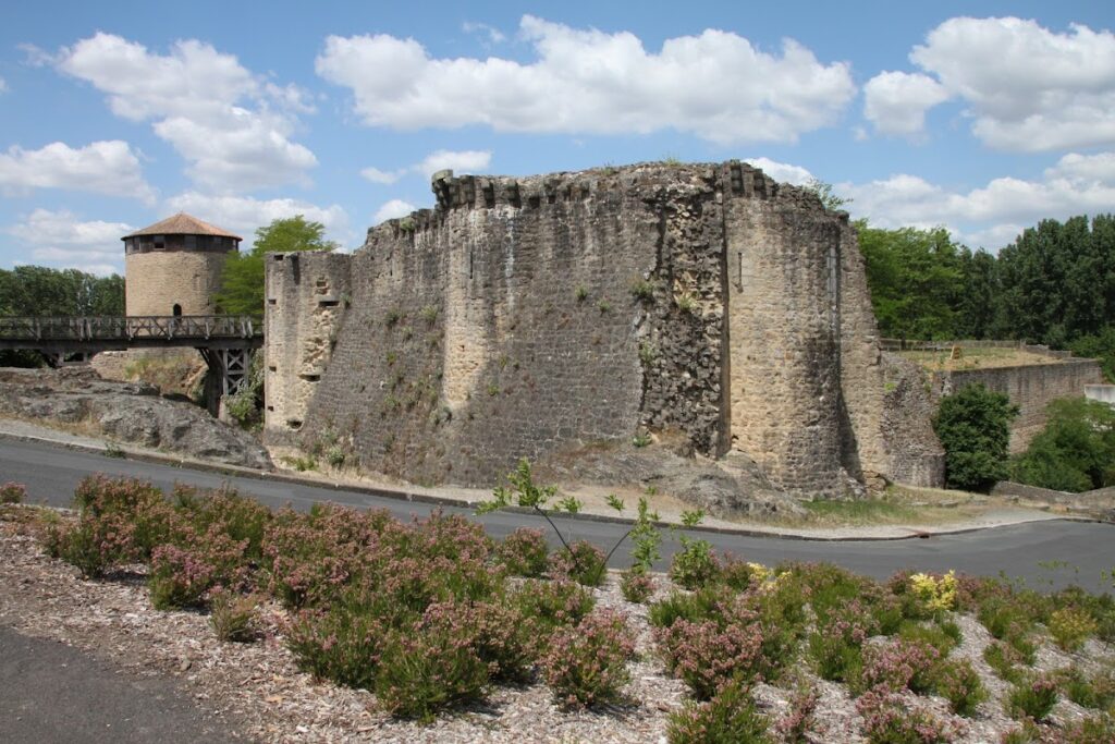 Château de Parthenay: A Medieval Fortress in France 7 Château de Parthenay