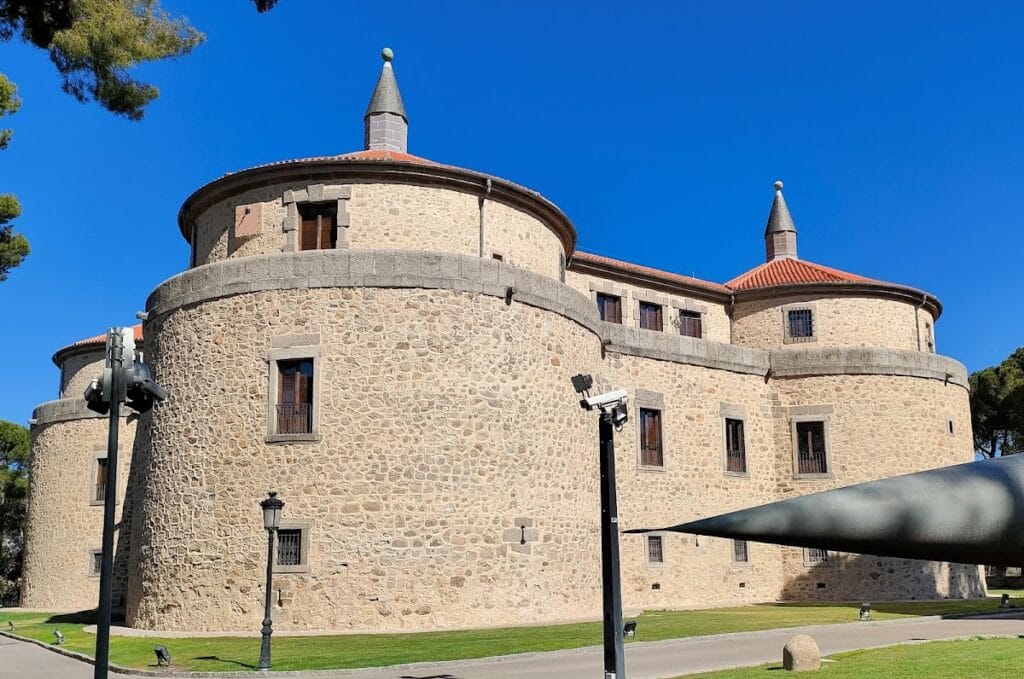 Castle of Villaviciosa de Odón: A Palace-Fortress in Spain 1 Castle of Villaviciosa de Odón