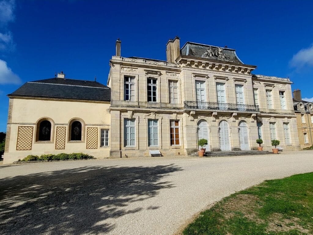 Château d'Arcelot: A Neoclassical Château in France 1 Château d'Arcelot