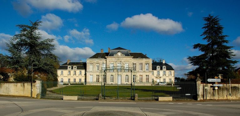 Château d’Arcelot: A Neoclassical Château in France