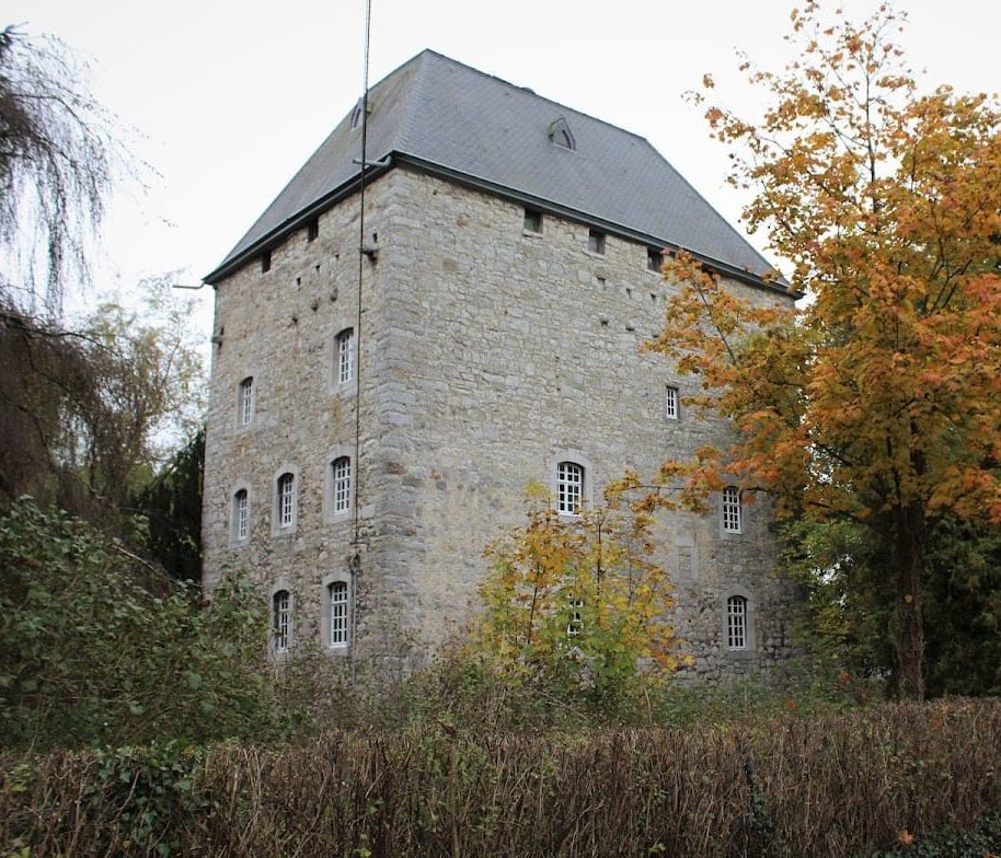 Raeren Castle (Château de Raeren): A Water Castle in Belgium 3 Château de Raeren