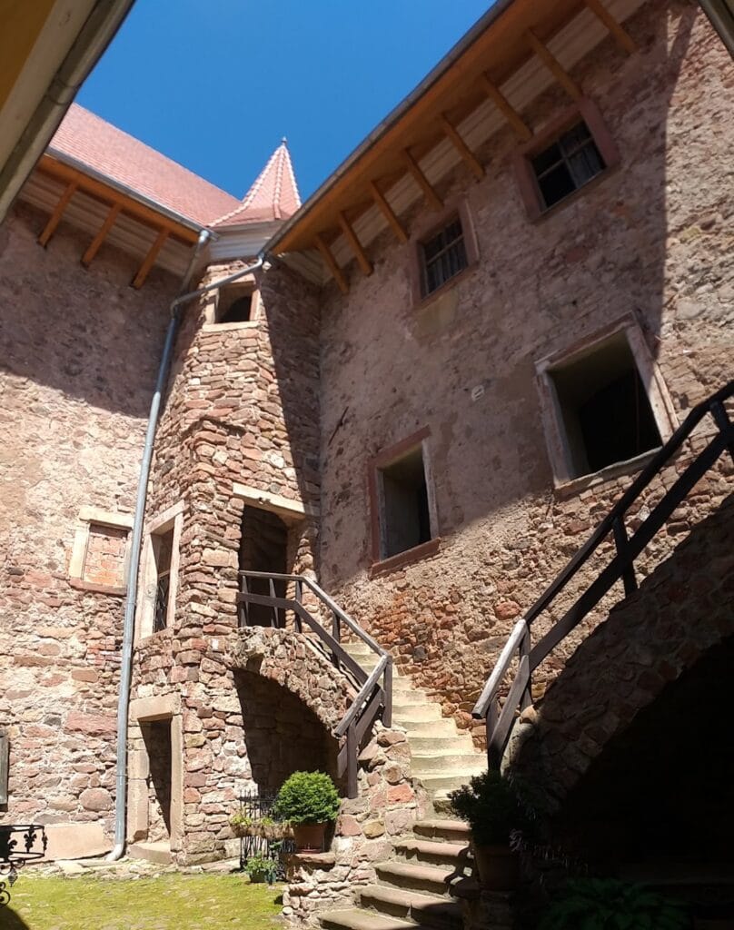 Ścinawka Średnia Castle: A Medieval Fortified Residence in Poland 2 Ścinawka Średnia Castle