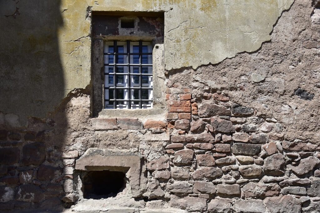 Ścinawka Średnia Castle: A Medieval Fortified Residence in Poland 4 Ścinawka Średnia Castle