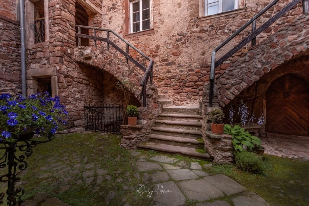 Ścinawka Średnia Castle: A Medieval Fortified Residence in Poland 5 Ścinawka Średnia Castle