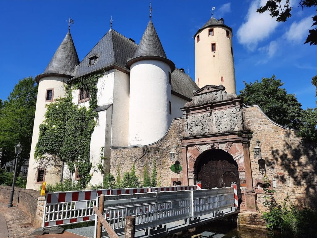 Burg Rittersdorf: A Medieval Water Castle in Germany 1 Burg Rittersdorf