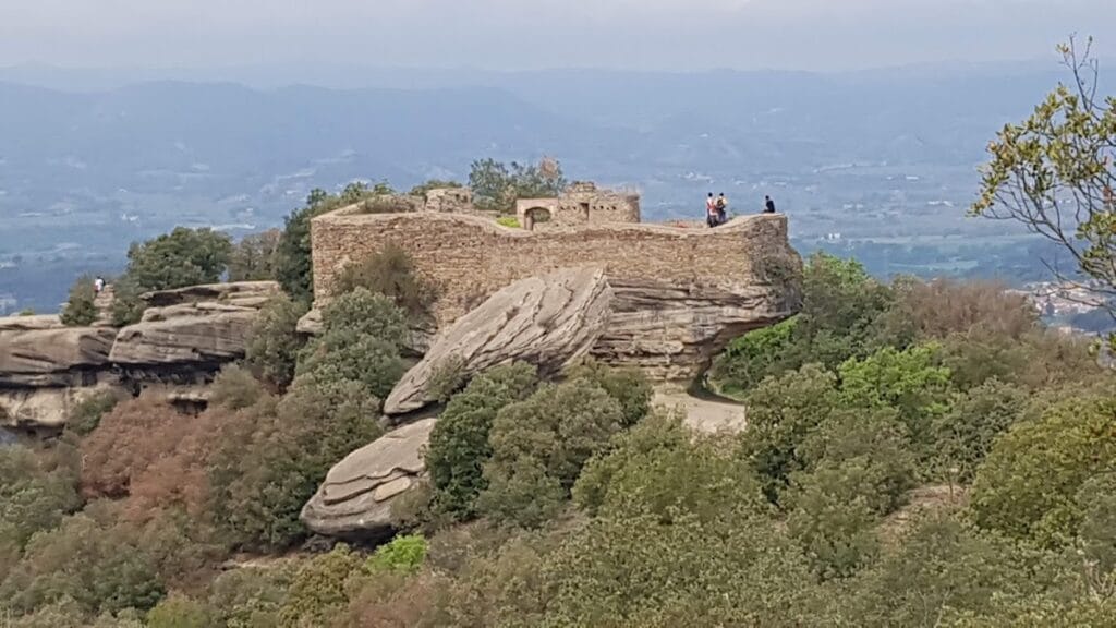 Castell de Taradell: A Medieval Defensive Castle in Catalonia 1 Castell de Taradell