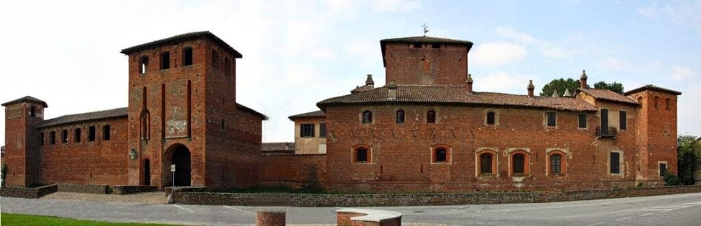 Castello di Scaldasole: A Fortified Castle and Ricetto in Italy 1 Castello di Scaldasole