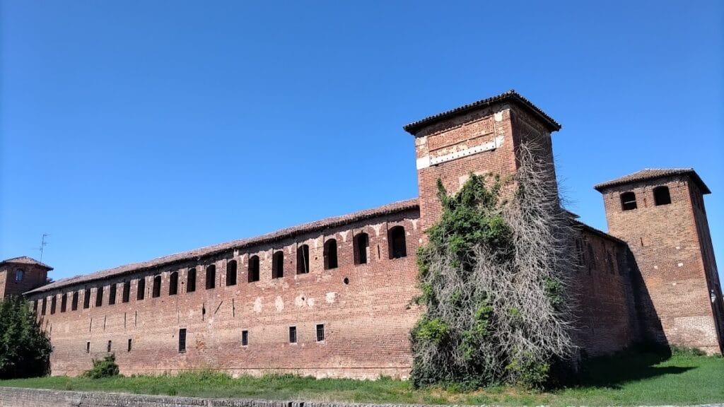 Castello di Scaldasole: A Fortified Castle and Ricetto in Italy 2 Castello di Scaldasole