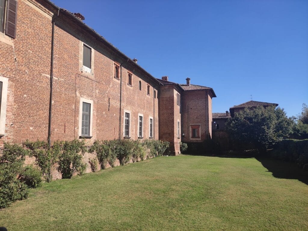 Castello di Scaldasole: A Fortified Castle and Ricetto in Italy 4 Castello di Scaldasole