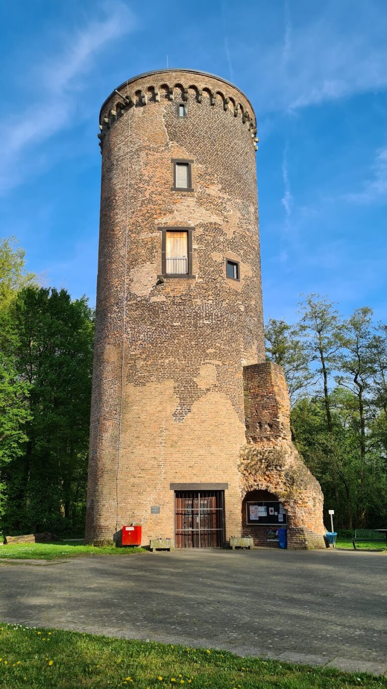 Burg Uda: A Medieval Castle Ruin in Grefrath, Germany