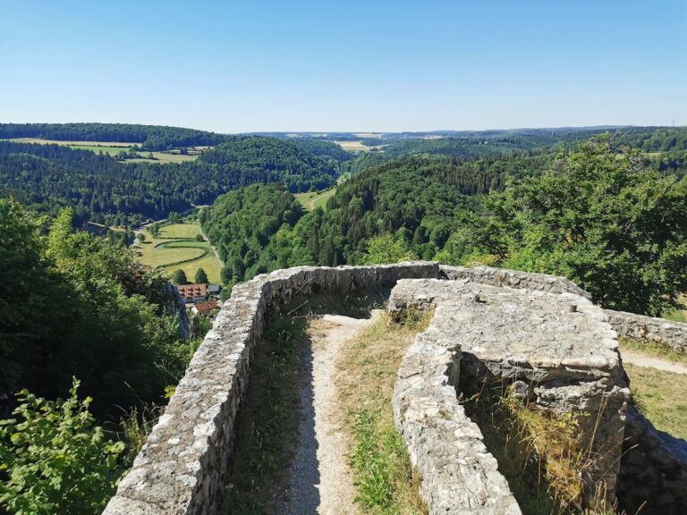 Burg Hohengundelfingen: A Medieval Hilltop Fortress in Münsingen, Germany