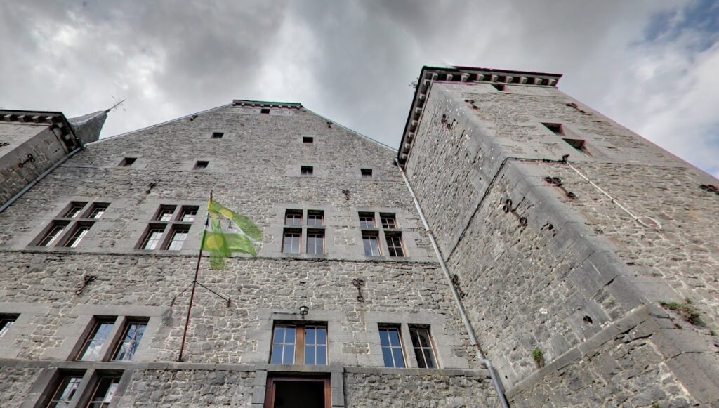 Avouerie d'Anthisnes: A Medieval Fortified Tower in Belgium 6 Avouerie d'Anthisnes