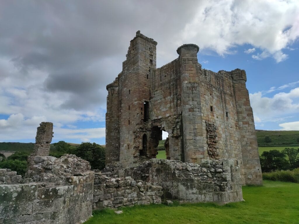 Edlingham Castle: A Medieval Fortified Manor House in Northumberland 1 Edlingham Castle