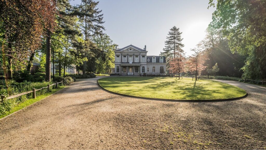 Kasteel Casier: A Historic Estate in Waregem, Belgium 8 Kasteel Casier