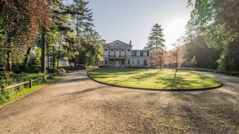 Kasteel Casier: A Neoclassical Estate in Waregem, Belgium