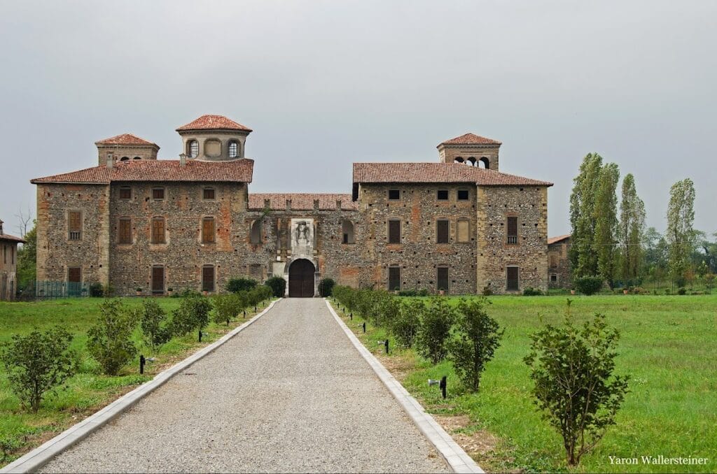 Castello di Cavernago: A Baroque Noble Residence in Italy 2 Castello di Cavernago