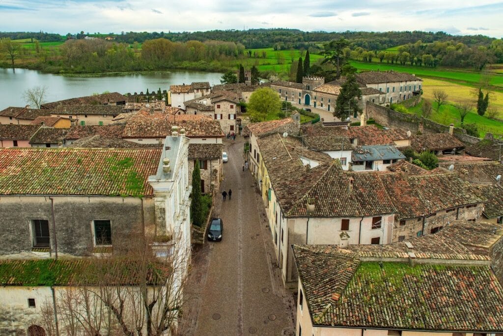 Castello di Castellaro Lagusello: A Medieval Fortress in Italy 6 Castello di Castellaro Lagusello