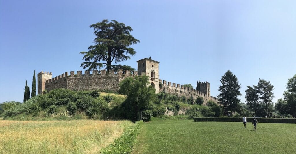 Castello di Castellaro Lagusello: A Medieval Fortress in Italy 8 Castello di Castellaro Lagusello