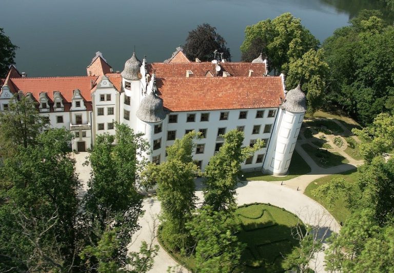 Krąg Castle: A Renaissance Residence in Poland