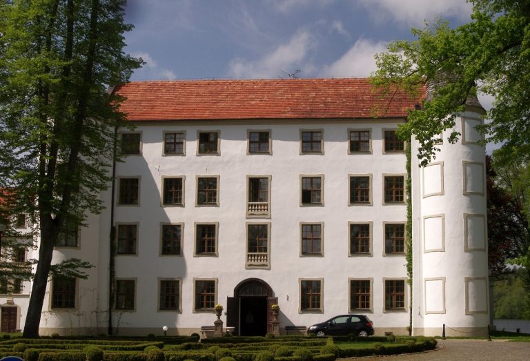 Krąg Castle: A Renaissance Residence in Poland