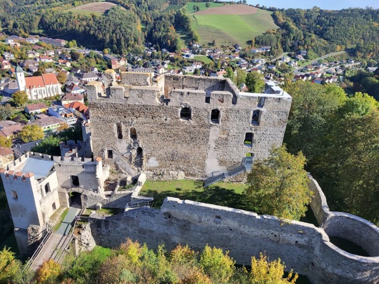 Burgruine Kirchschlag: A Medieval Hill Castle in Austria