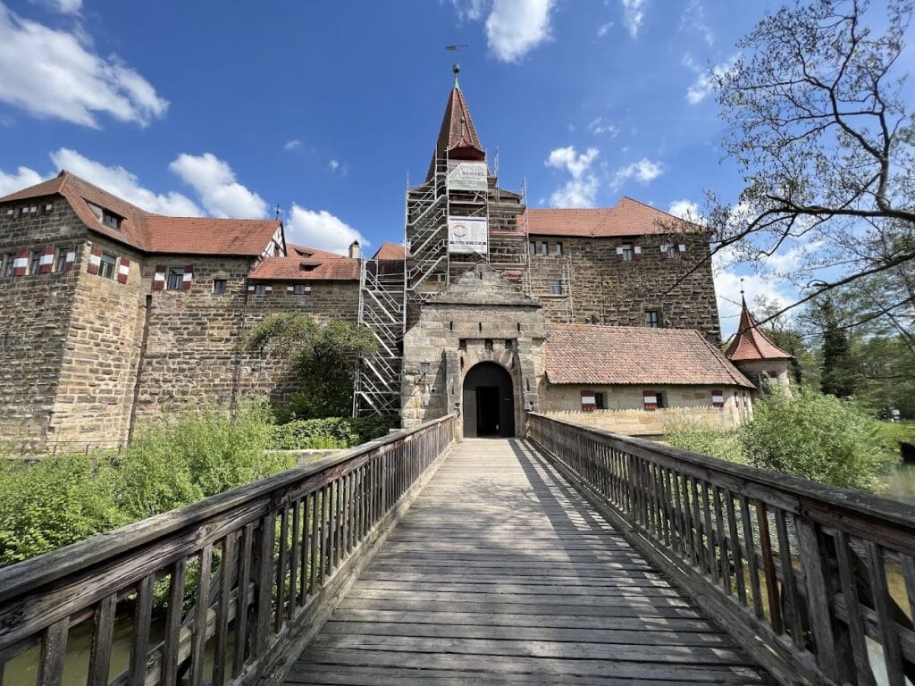 Wenzelschloss: A Medieval Castle and Imperial Residence in Germany 1 Wenzelschloss