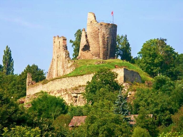 Michalovice Castle: A Medieval Fortress in Czechia