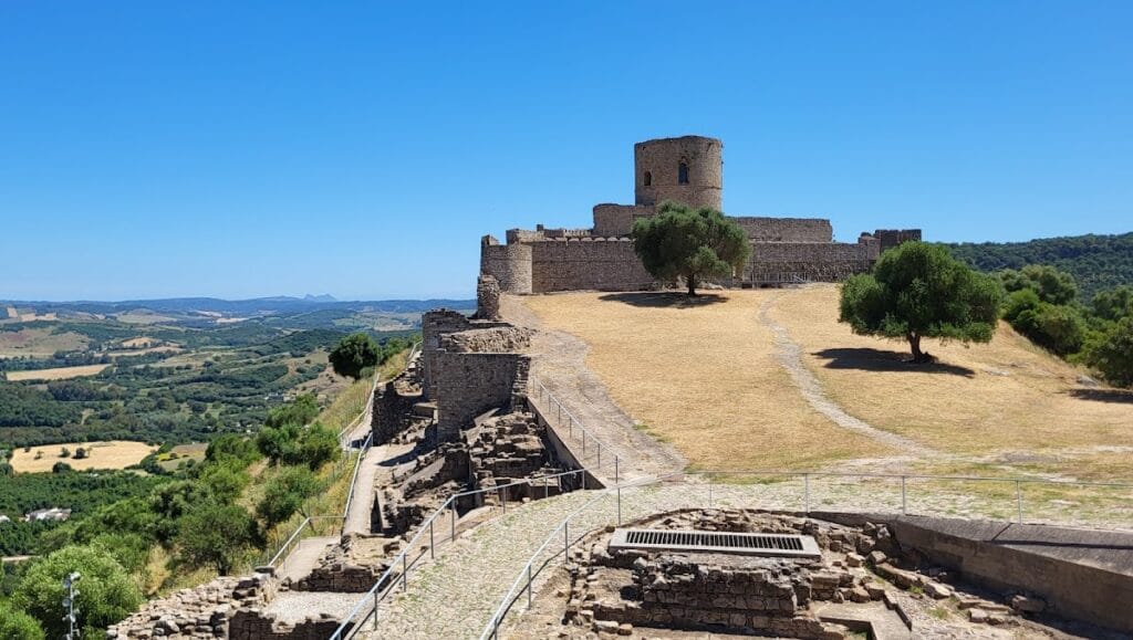 Castle of Jimena de la Frontera: An Umayyad Fortress in Spain 1 Castle of Jimena de la Frontera