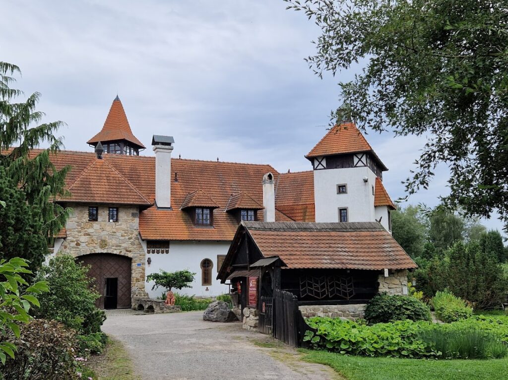 Červený Újezd Castle