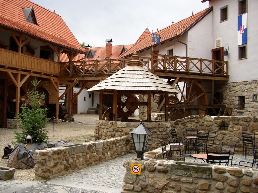 Červený Újezd Castle