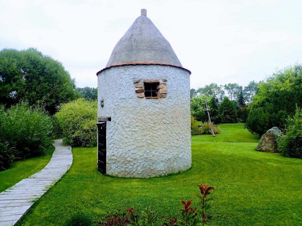 Červený Újezd Castle