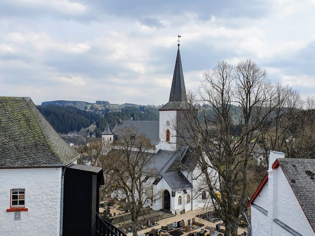 Reifferscheid Castle: A Historic Medieval Fortress in Germany 8 Reifferscheid Castle