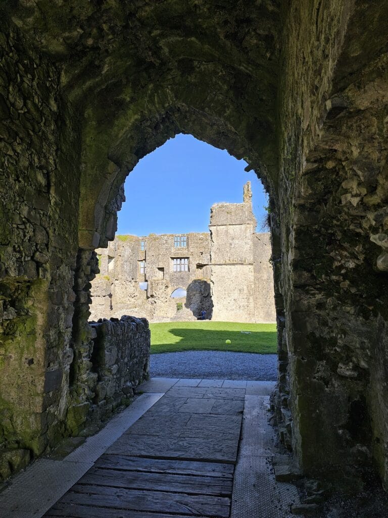Roscommon Castle: An Anglo-Norman Fortress in Ireland 2 Roscommon Castle