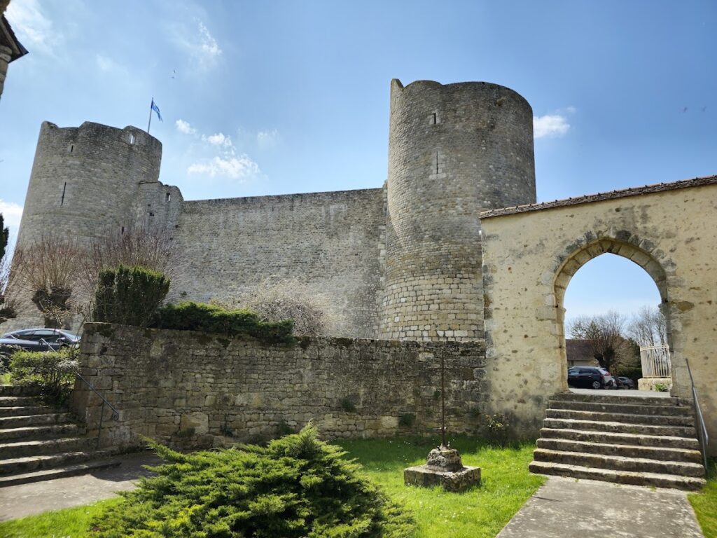 Château d'Yèvre-le-Châtel