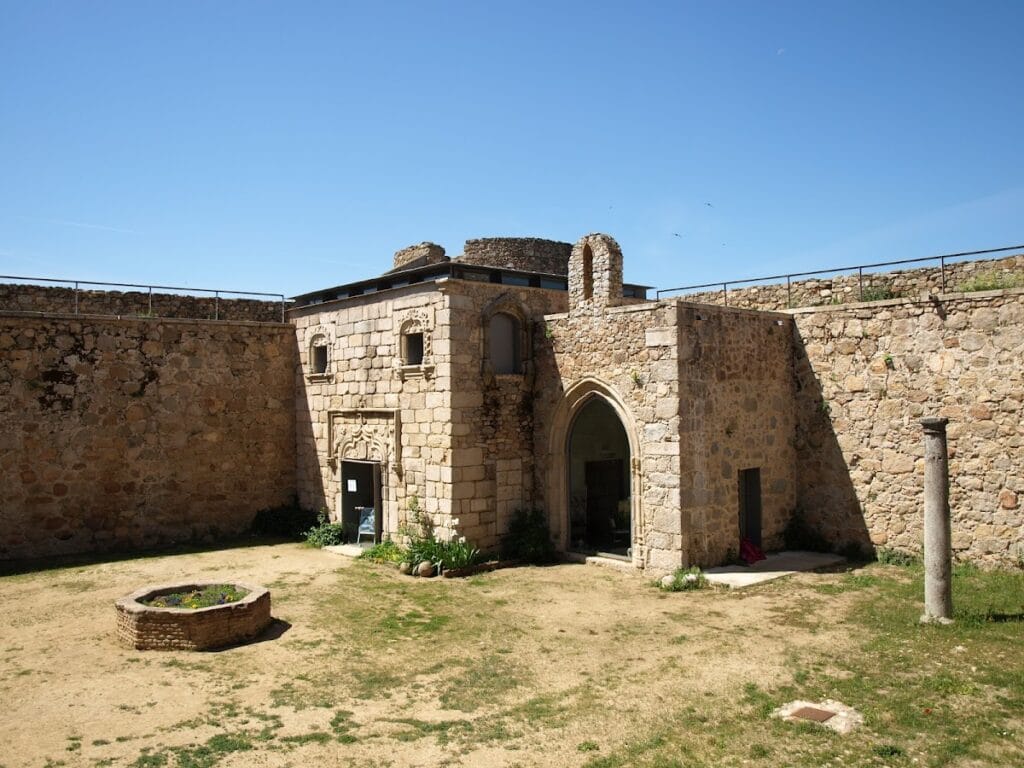 Castle of San Martín de Valdeiglesias: A Fifteenth-Century Residence and Fortress 4 Castle of San Martín de Valdeiglesias