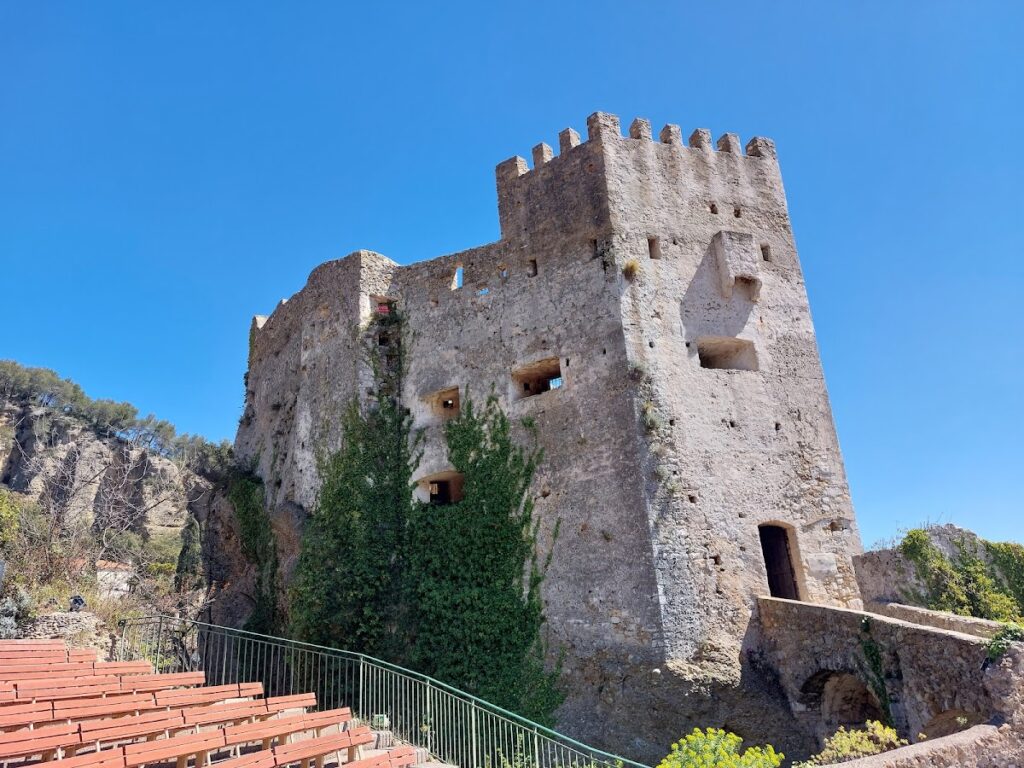 Château de Roquebrune: A Medieval Fortress in Roquebrune-Cap-Martin, France 8 Chateau de Roquebrune