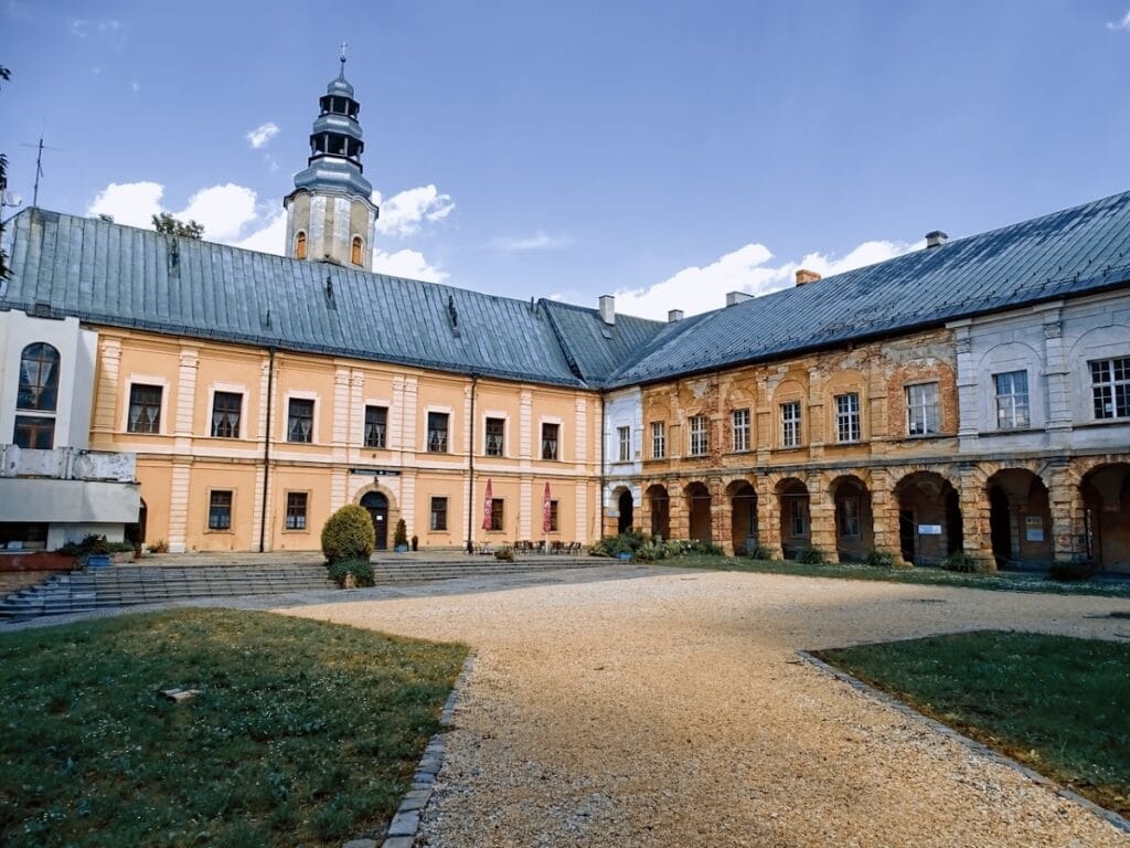 Międzylesie Castle: A Medieval-Renaissance and Baroque Palace Complex in Poland 1 Międzylesie Castle