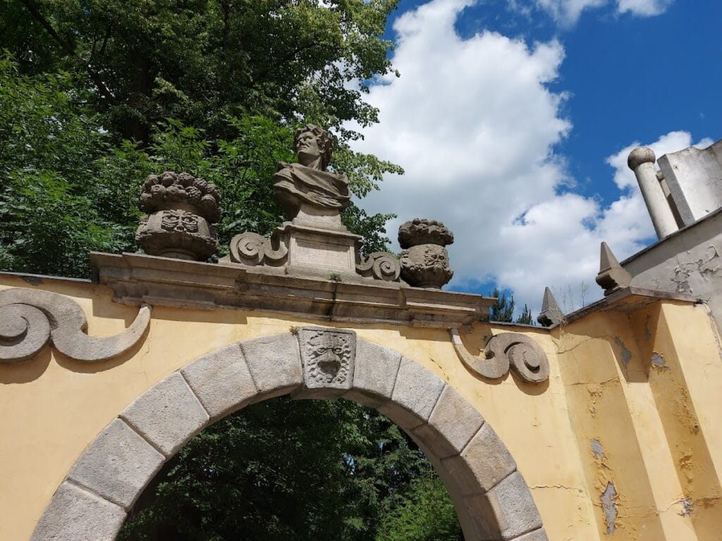 Międzylesie Castle: A Medieval-Renaissance and Baroque Palace Complex in Poland 3 Międzylesie Castle