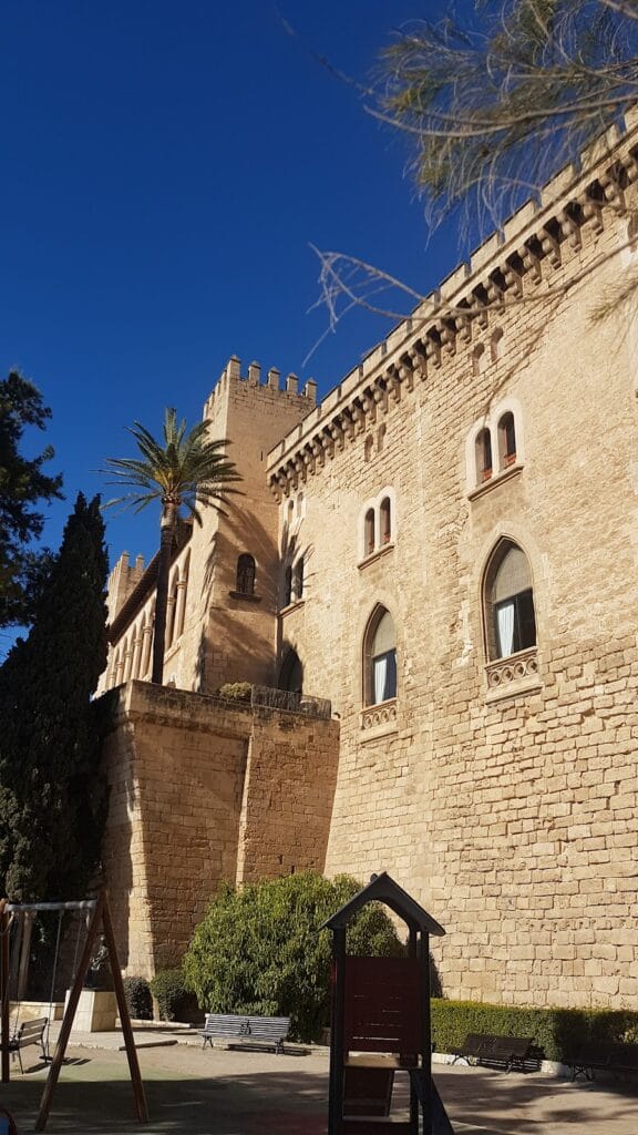 Royal Palace of La Almudaina: Fortified Royal Residence in Palma, Spain 1 Royal Palace of La Almudaina