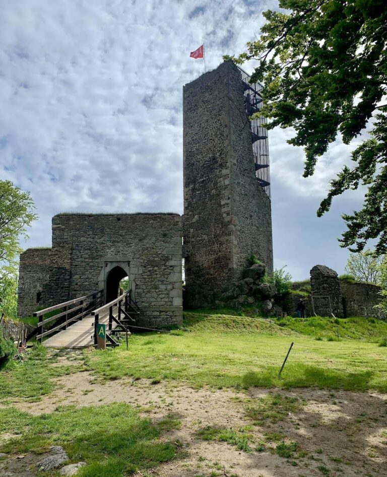 Orlík Castle: A Medieval Royal Fortress in Czechia