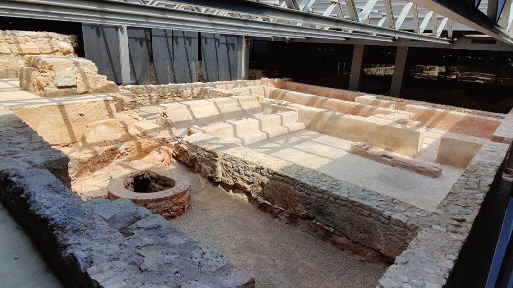 La Almoina Archaeological Museum: Valencia’s Roman and Medieval Urban Remains 1 La Almoina Archaeological Museum